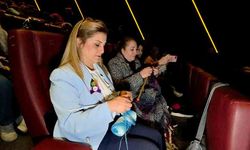 Kadınlar sinemada film izlerken ürettiler