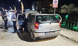 Otomobili küle dönmekten itfaiye kurtardı