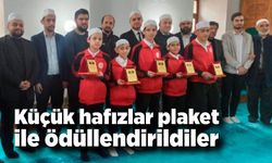 Devrek’te Küçük Hafızlara Mukabele İçin Plaket Verildi