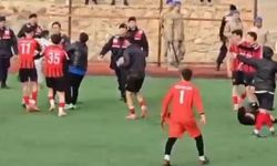 Bitiş düdüğü ile birlikte yeşil saha ringe döndü