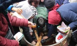 Mesir Macunundan alabilmek için kazanın içine girdiler