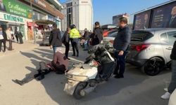 Kamyonetin açık kapısına çarpan motosiklet sürücüsü yaralandı