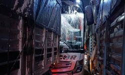 Bitlis’te otobüs tıra arkadan çarptı: 8 yaralı