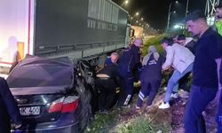 Otomobil tıra çarptı: 4 yaralı