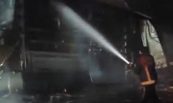 Peçete yüklü tır alevlere teslim oldu