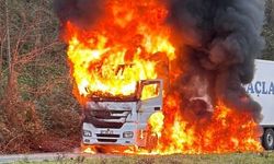 Rize’de Seyir Halindeki Tır Alev Topuna Döndü