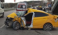 Otomobil Üst Geçit Direğine Çarptı: Sürücü Ağır Yaralı