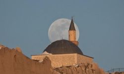 Van Kalesi’nde Dolunaydan Büyüleyen Manzara