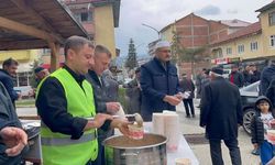 Bayramda vatandaşlara ekşili pilav ikramı