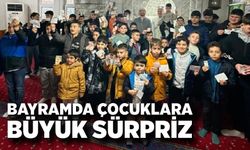 Bayramda zarflar dağıtıldı, çocuklar sevince boğuldu