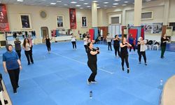 Kadınlar zumba ile hem spor yapıyor hem sosyalleşiyor