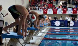 180 minik kulaç attı, bayram coşkusu havuza sığmadı