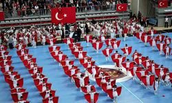 23 Nisan coşkusu: Çocukların gösterileri ayakta alkışlandı