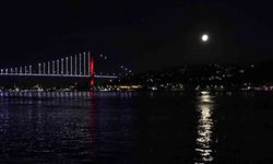 Boğaz’da Geceye Işık Düşüren Manzara