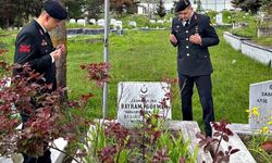 Jandarma şehit Gökmen’i kabri başında andı
