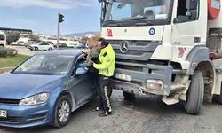 Beton tankeriyle çarpıştı, polis camdan kurtardı!