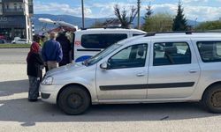 Ters yönden gelen araç motosikletle çarpıştı: 1 yaralı