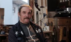 Bozulan kemençesini tamir ederken usta oldu