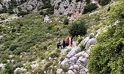 Dağa tırmandığı sırada düşerek yaralanan kişiyi ekipler kurtardı