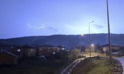 Düzce’de Şimşeklerin Ardından Beliren Dolunay Mest Etti