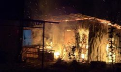 Düzce’de ev yangını: Alevler geceyi aydınlattı