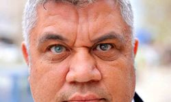 Üç renkli gözleriyle dikkat çekiyor: Gören dönüp bakıyor