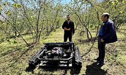 Günler süren işi 3 saatte bitiriyor, çiftçi ise hayretle izliyor