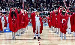 Karabük'te 23 Nisan coşkusu spor salonuna sığmadı