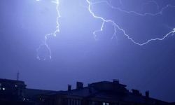 Karabük’te Şimşekler Geceyi Aydınlattı, Sağanak Etkili Oldu