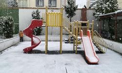 Nisan ayında lapa lapa kar yağışı: Kastamonu kent merkezini beyaza bürüdü