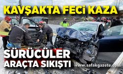 Kavşakta feci kaza: Araçlarda sıkışan sürücüleri itfaiye kurtardı