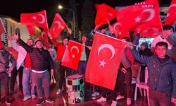 Sınırın sıfır noktasında Dünya Kupası coşkusu: Türk bayrakları dalgalandı