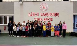 Minik raketler kortta buluştu