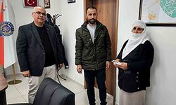 Bulduğu para dolu çantayı polise teslim etti