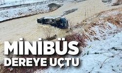 Karlı yolda minibüs dereye uçtu: 8 yaralı