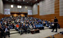 NASA’daki Türk bilim adamı Dr. Umut Yıldız, OMÜ’de evrenin sırlarını anlattı