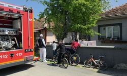 Ocakta unutulan çaydanlık yandı