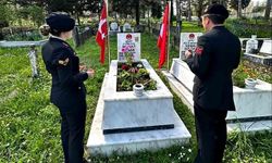 Jandarma şehit Demir’i kabri başında andı