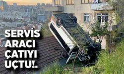 Servis aracı çatıyı uçtu: Facia kıl payı atlatıldı