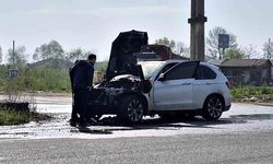 Seyir halindeki cip alev aldı, araç küle döndü
