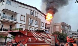 Teras katındaki yangın paniğe yol açtı, 2 kişi etkilendi
