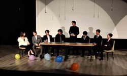 Tiyatro Sahnesinde Gençlerin Hüneri