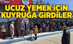 Ucuz yemek için kuyruğa girdiler