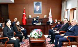 Vali Hacıbektaşoğlu öğrencileri makamında kabul etti
