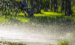 Yağmur damlalarından enerji elde edebilen hibrit panel sistemi