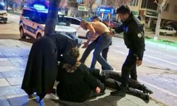 Yaralı oğlunun başındaki annenin feryadı yürekleri dağladı