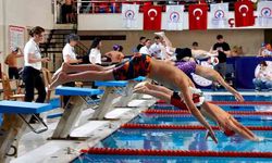 Yüzme şenliğinde final heyecanı yaşandı