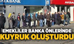 Zonguldak’ta emekliler banka önlerinde kuyruk oluşturdu