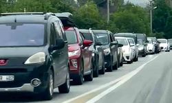 Bolu'da alternatif yollarda uzun araç kuyrukları oluştu