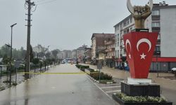 Avu deresi taştı, ev ve iş yerlerini su bastı